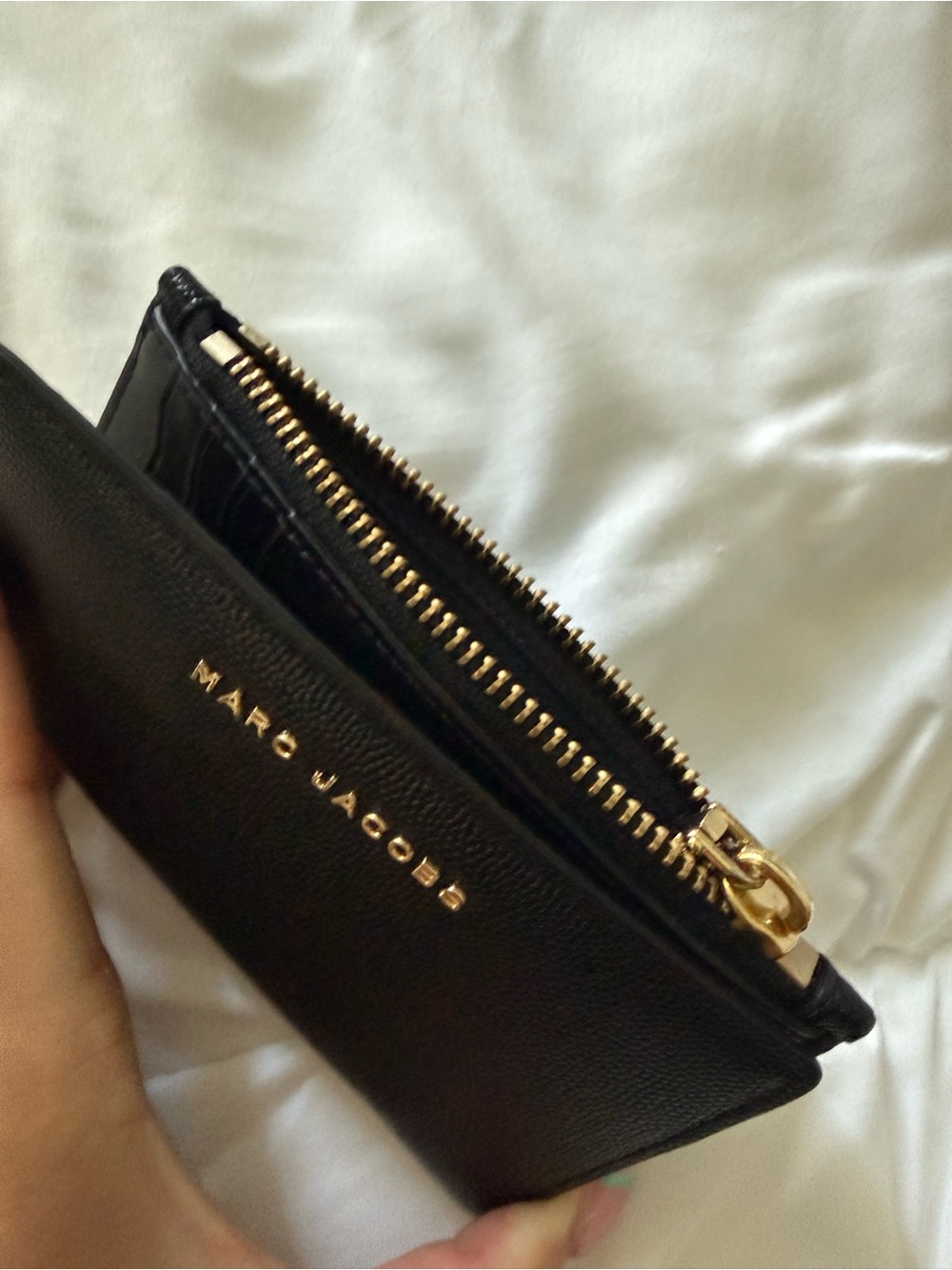 Marc Jacobs Black Leather Compact Zip Card Case with Gold Hardware - Picture 6 of 7